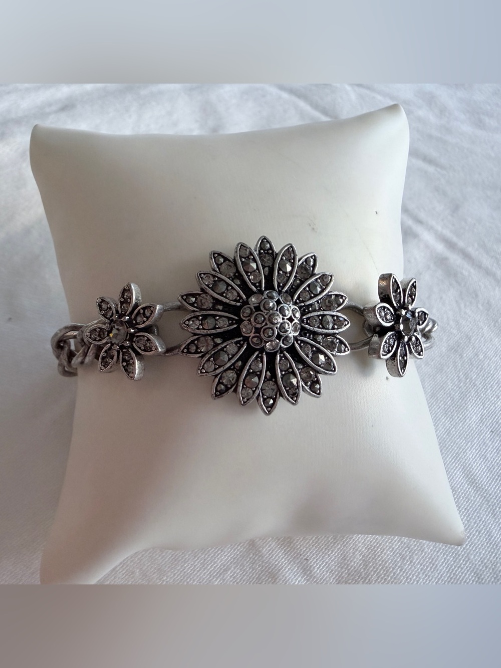 FOSSIL Silver TONE Floral Crystal Bracelet